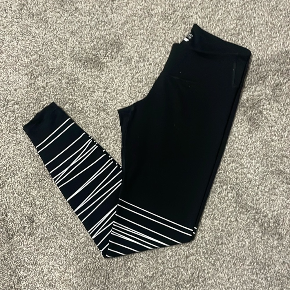 Old Navy Active women’s leggings, size medium petite